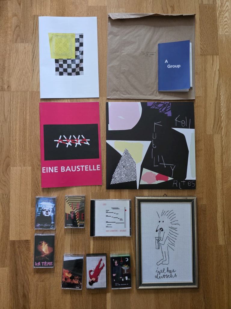 new in collection:
Vinyl-less Vinyl: Futility Rites, by Fell
tape: For The Pickling, by Fell
tape: Avoidance, by Makeness
tape: My Empty Town, by Clémentine March
cd:  schwitters, ursonate
buch: a group, Laura Paloma
stickbild: Igel, Simon Hari, haristick
tape / schenkung: Blauer Samt, by Torch
tape: 2x La Tène, Ecorcha/Taillée, Moreïne / Déclives 
magazin: 2x _957, nr 183, 182