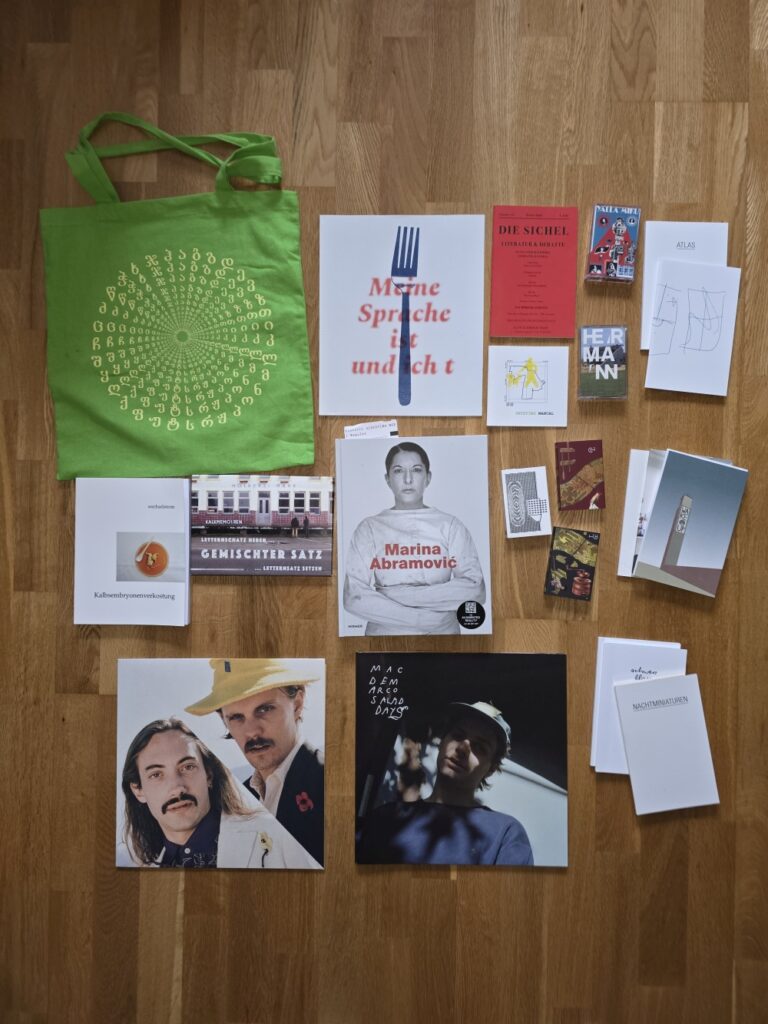 collection ff
vinyl + print: odd couple, universum duo
vinyl: mac demarco, salad days
tape: hermann, k.o. boomer
edition büro z (ti=12)
3 tapes: insub records, antoine läng, cyril bondi
die sichel, herbst 25
sniffing manual (renate pittroff)
natalie deewan, gemischter satz
wechselstrom, kalbsembryonenverkostung
bildband: marina abramovic, hirmer, kh wien
tote bag (elza javakhishvili : georg. alphabet)
meine sprache und ich, sarah elena müller
tape: yalla miku
nicht auf bild:
buch: enis maci, eiscafe europa
kunstdruck: david zehnder: breath
zsf: 68, 69 I/II, 70 collection ff
vinyl + print: odd couple, universum duo
vinyl: mac demarco, salad days
tape: hermann, k.o. boomer
edition büro z (ti=12)
3 tapes: insub records, antoine läng, cyril bondi
die sichel, herbst 25
sniffing manual (renate pittroff)
natalie deewan, gemischter satz
wechselstrom, kalbsembryonenverkostung
bildband: marina abramovic, hirmer, kh wien
tote bag (elza javakhishvili : georg. alphabet)
meine sprache und ich, sarah elena müller
tape: yalla miku
nicht auf bild:
buch: enis maci, eiscafe europa
kunstdruck: david zehnder: breath
zsf: 68, 69 I/II, 70