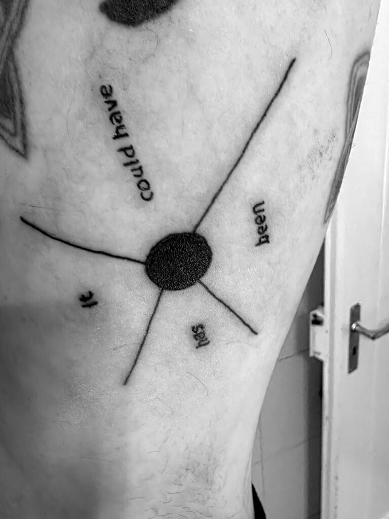 MLA, Nachtrag 03/2026:
16 'be'
17 'it / has / could have / been'
(Alessandro De Francesco)
Mein linker Arm / My left arm (parerga 001)
Vispo Tattoo Anthology
DOI: 10.17436/etk.p.001