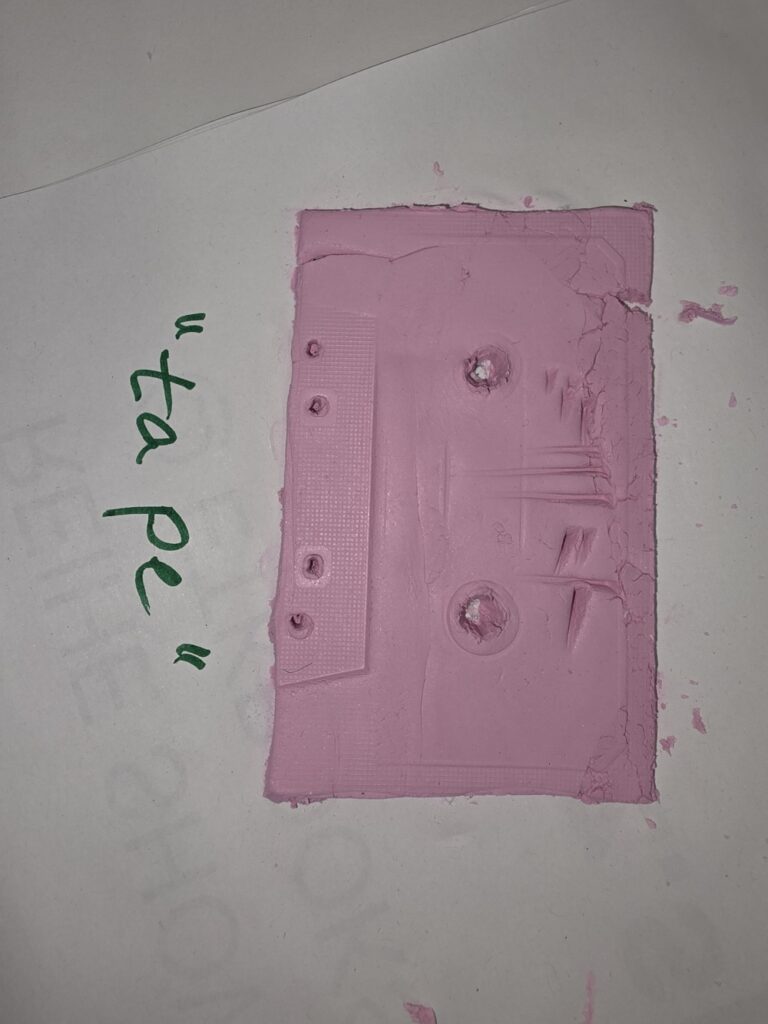 ein fimo tape mit dem keilschrift text 'ta pe'